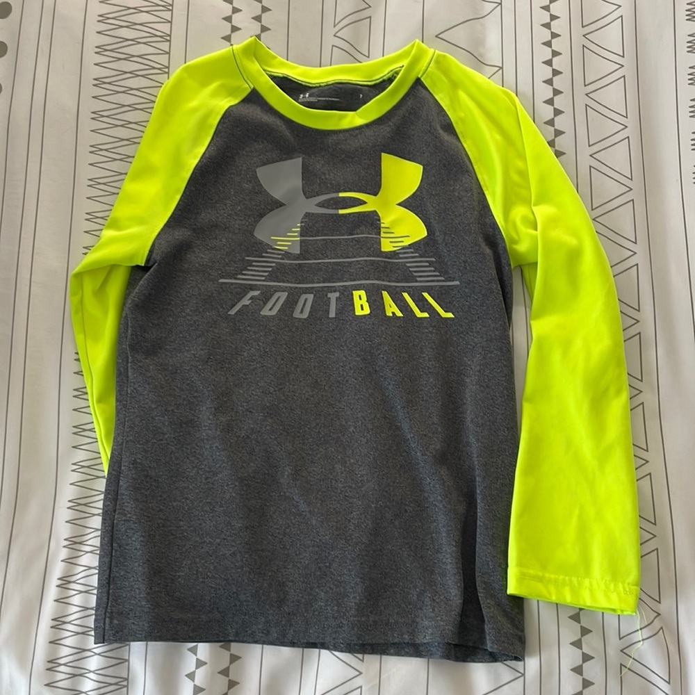 Boys UA l/s shirt. Cool breathable material. Size 7